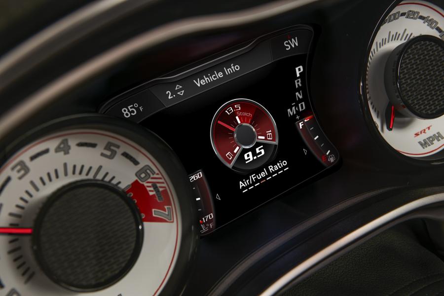 Панель приборов Dodge Challenger SRT Demon 2017 года  (фото 77 из 181)